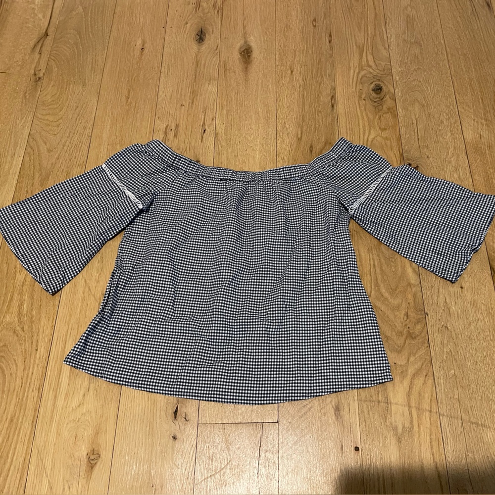 Women’s Abericrombie and Fitch top, size XS